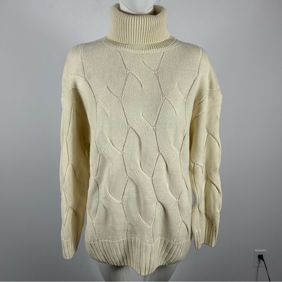 💕 NWT Suzy Cozy Cream Turtleneck Sweater M - Picture 3 of 11
